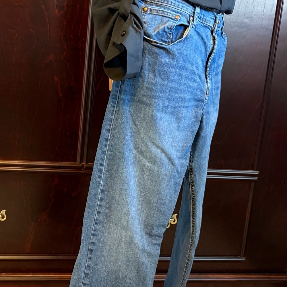 -SOLD- Wrangler Relaxed Fit Blue Denim Jeans - Picture 2 of 8